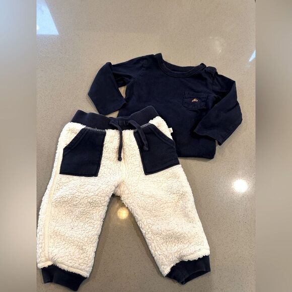 Baby Gap Boy set: Navy blue long sleeve onesie & Sherpa long pants size 12-18 m - Picture 1 of 8